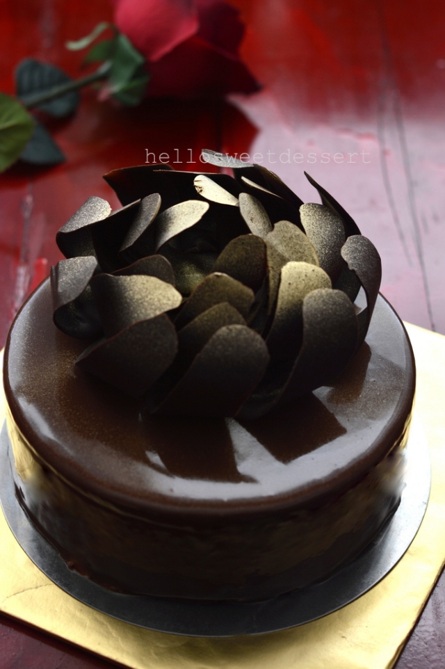 Coffee mousse chocolate cake