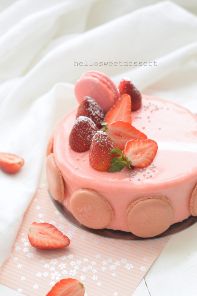 Strawberry white chocolate mousse cake 1